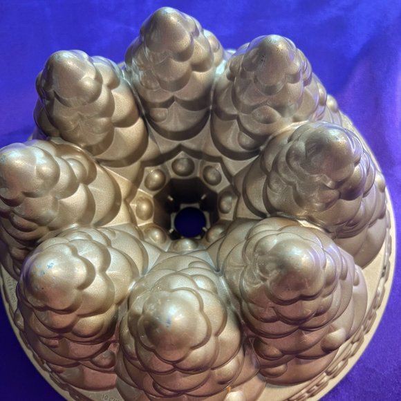 📌NORDIC WARE CHRISTMAS HOME DECOR KITCHEN HOLIDAY TREE BUNDT CAKE PAN - Picture 5 of 10